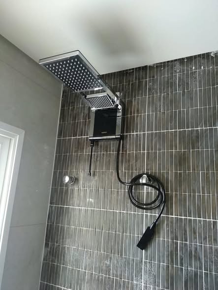 Chuveiro elétrico instalado